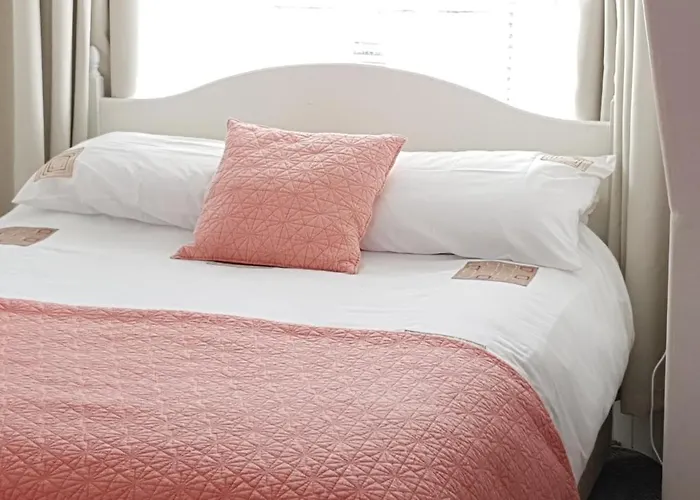 Cosy Apartment In Popular Harbour Town