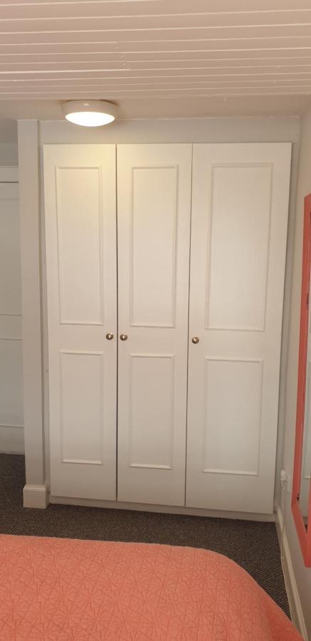 Cosy In Popular Harbour Town Apartment